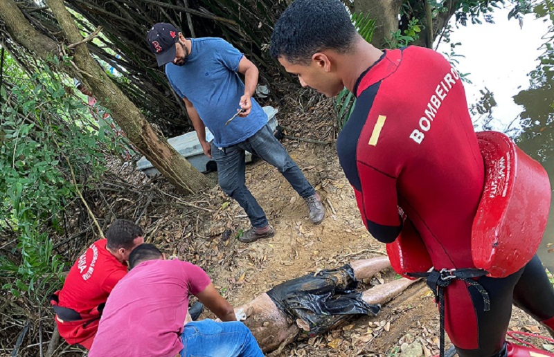 Homem é encontrado morto com sinais de enforcamento às margens do Rio Itanhém na região da Prainha