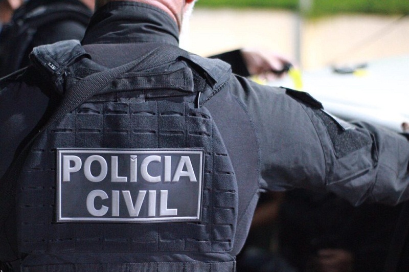 Polícia Civil surpreende bandidos assaltando empresário perto de delegacia; dois foram presos