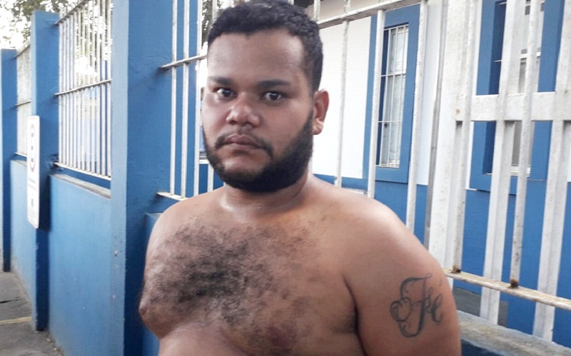 PM cumpre mandado, prende homem e apreende drogas no Bairro Ulisses Guimarães em Teixeira