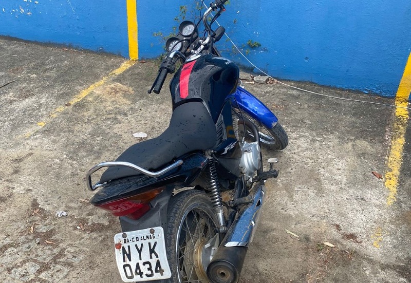 Polícia Militar recupera motocicleta roubada em ação no Bairro Tancredo Neves em Teixeira