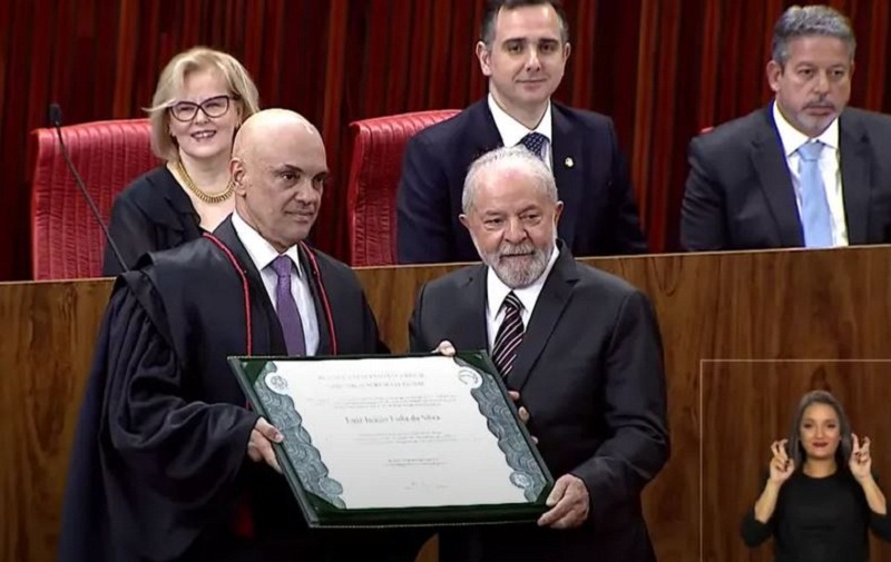 Lula é diplomado como presidente da República pelo TSE