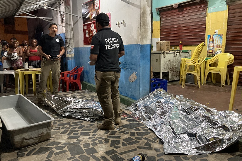 Violência: Mãe e filho são assassinados a tiros na calçada de um bar no Mercado Caravelas em Teixeira - Liberdade News