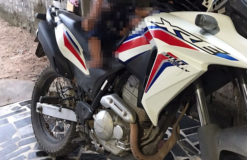 Homem tem sua motocicleta NXR 300 furtada em frente a sua residência em Teixeira de Freitas