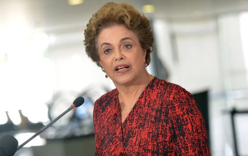 PT articula devolução simbólica do mandato de Dilma