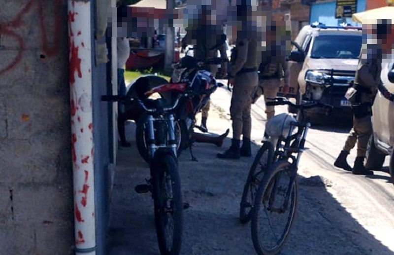 Homem é baleado no Bairro Castelinho e socorrido ao HMTF: Criminosos abandonam moto adulterada