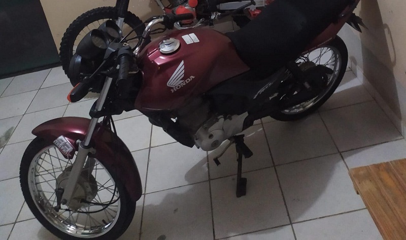 Mecânico tem motocicleta furtada no centro de Alcobaça e pede ajuda para encontrá-la