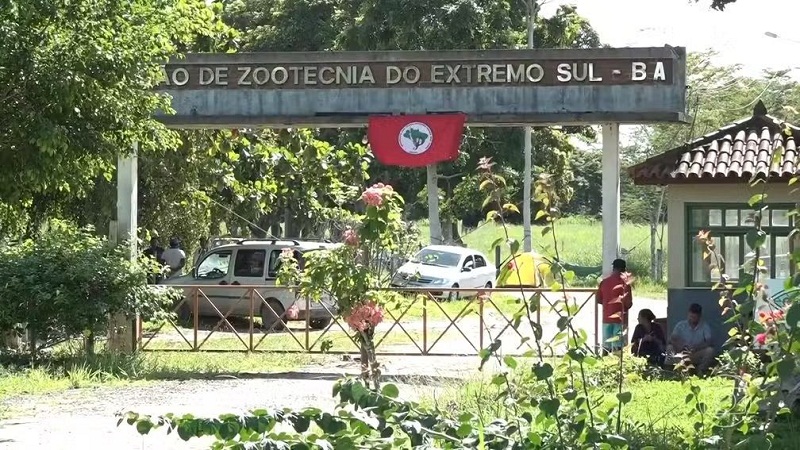 Integrantes do MST invadem área do governo federal em Itabela