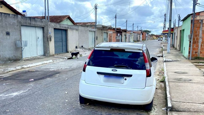 Polícia investiga se carro recuperado em Eunápolis foi utilizado em ataques de facção