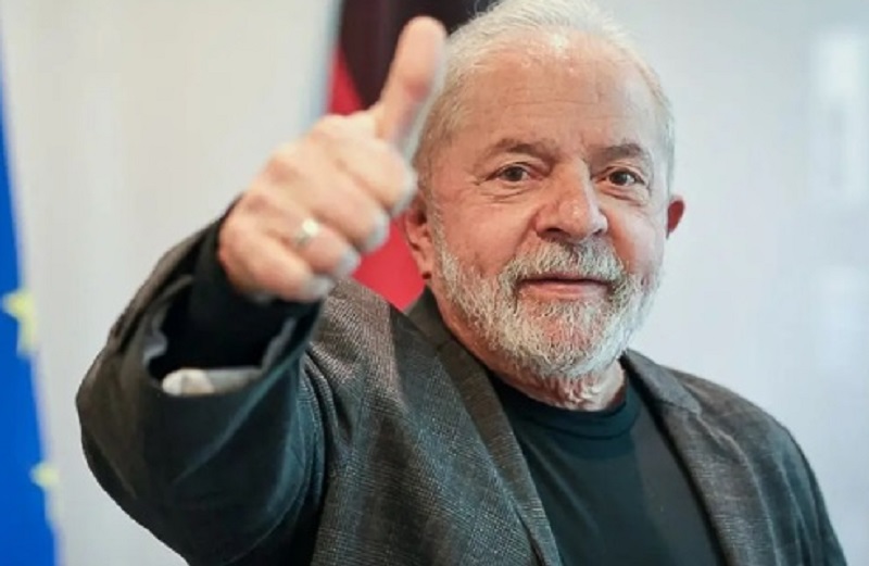 Lula é liberado para viagens aéreas após novos exames em Brasília