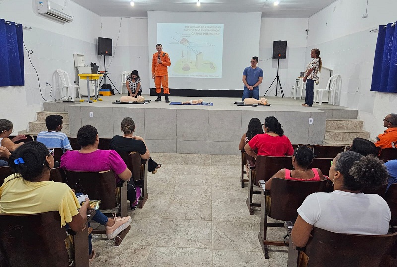 Profissionais da Educação em Teixeira de Freitas recebem treinamento do Corpo de Bombeiros